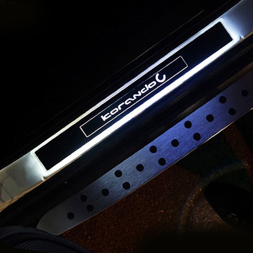 카이만 코란도C 스마트 LED 도어스커프 몰딩 스크래치 흠집 방지 자동차 익스테리어용품
