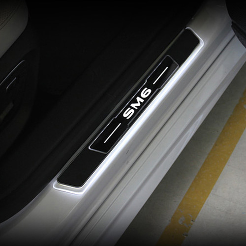 카이만 SM6 스마트 LED 도어스커프 몰딩 스크래치 흠집 방지 자동차 익스테리어용품